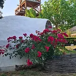 La Colibe, Catun Arhaic Ecologic Kemping *