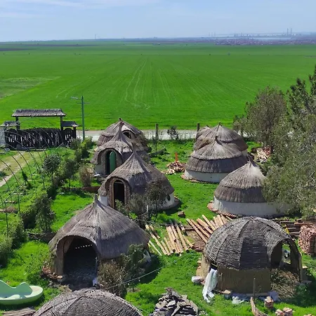 אתר קמפינג La Colibe, Catun Arhaic Ecologic *