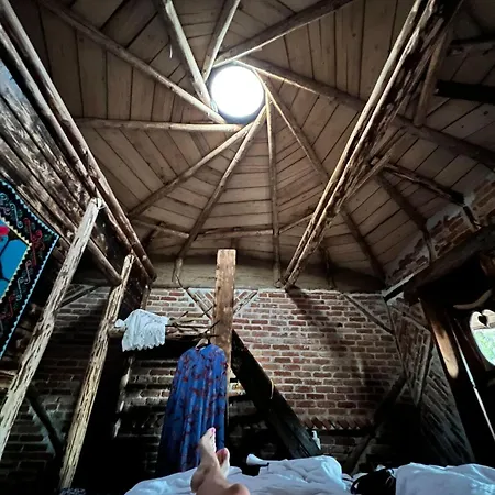 캠프장 La Colibe, Catun Arhaic Ecologic