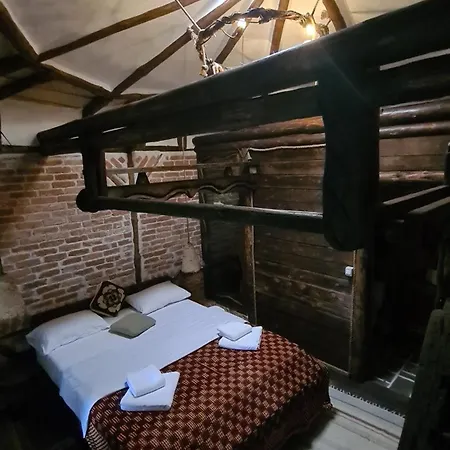 캠프장 La Colibe, Catun Arhaic Ecologic