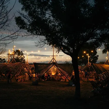 אתר קמפינג La Colibe, Catun Arhaic Ecologic