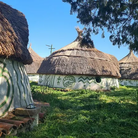 אתר קמפינג La Colibe, Catun Arhaic Ecologic קונסטנצה