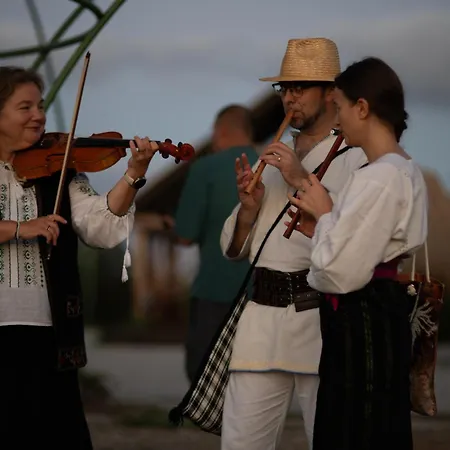 La Colibe, Catun Arhaic Ecologic 캠프장 *