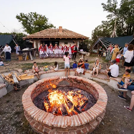 La Colibe, Catun Arhaic Ecologic Kemping