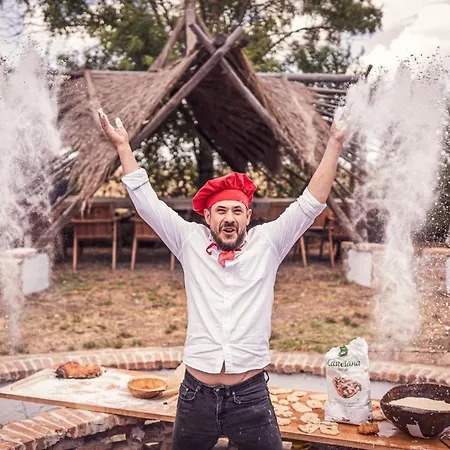 キャンプ場 La Colibe, Catun Arhaic Ecologic *