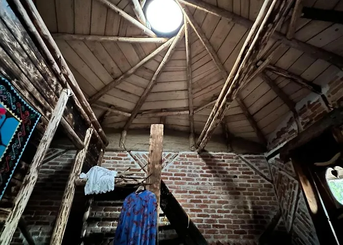 キャンプ場 La Colibe, Catun Arhaic Ecologic