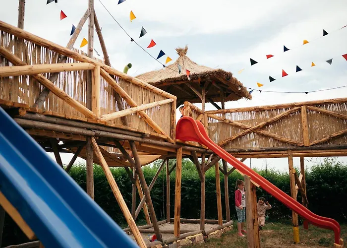 キャンプ場 La Colibe, Catun Arhaic Ecologic *