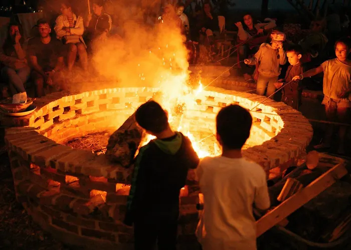 キャンプ場 La Colibe, Catun Arhaic Ecologic *